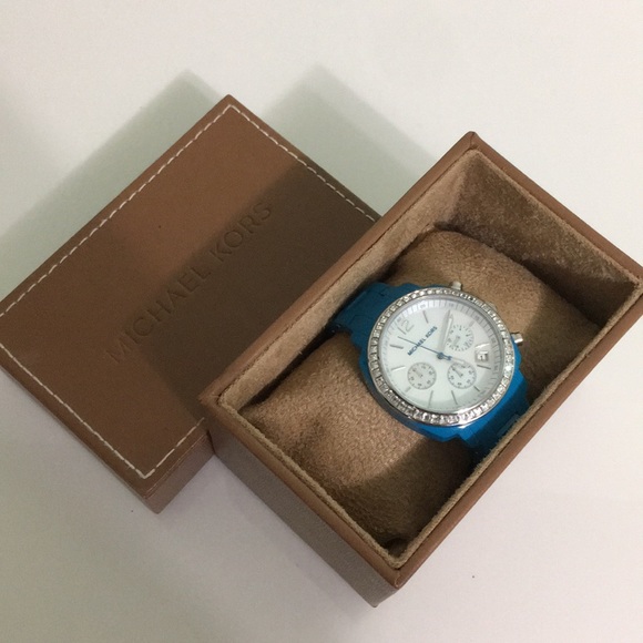 Michael Kors funky blue oversized watch - Picture 4 of 6